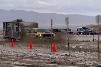 Így ment meg 702 lóerő összkerékhajtással a sár poklából