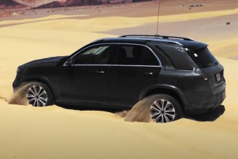 A Mercedes biztonsági extrának szánta, az emberek meg szórakoznak vele