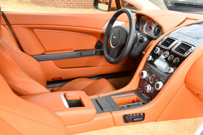 Eladó nyolc csodás Aston Martin, de olyan színben, amit emészteni kell 1