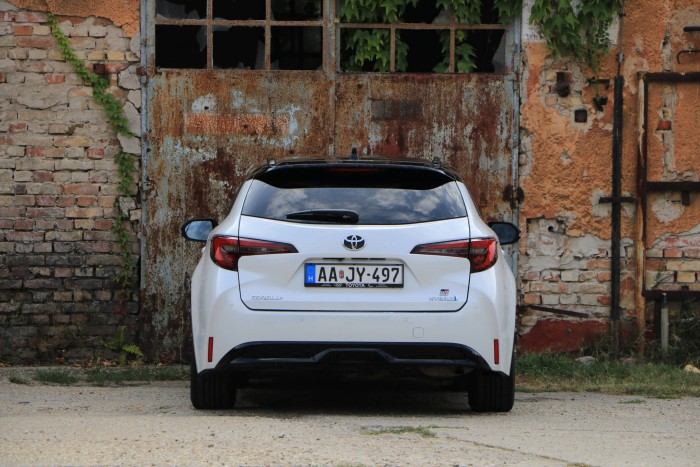Józan családi Toyota csipetnyi csibészséggel 68 Józan családi Toyota csipetnyi csibészséggel 68