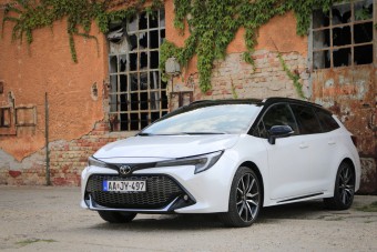 Józan családi Toyota csipetnyi csibészséggel