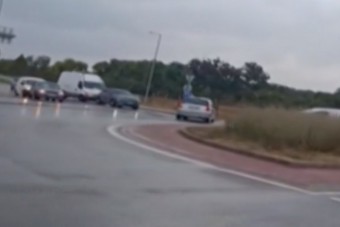 Kétszer is benézte a körforgalmat egy idős nő Kecskeméten