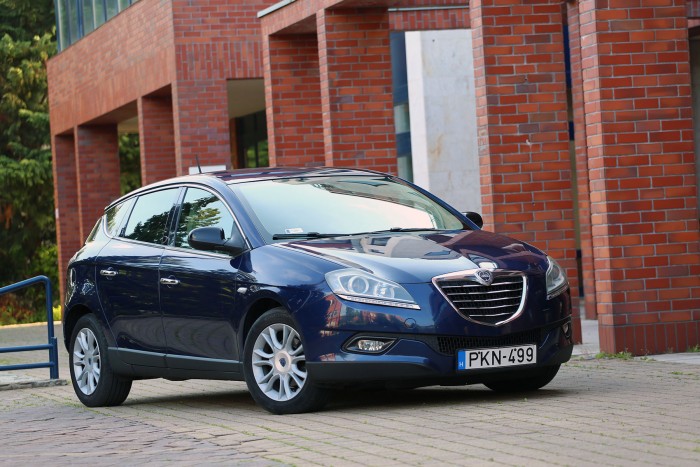 Mit esznek a magyar nők ezen az olasz használt autón?