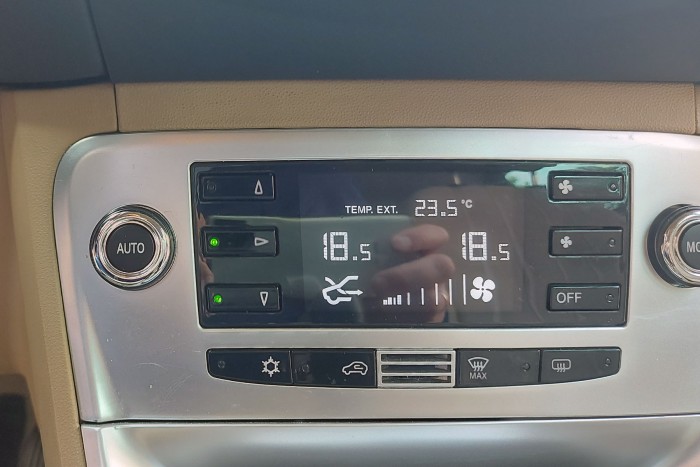 Mit esznek a magyar nők ezen az olasz használt autón? 14