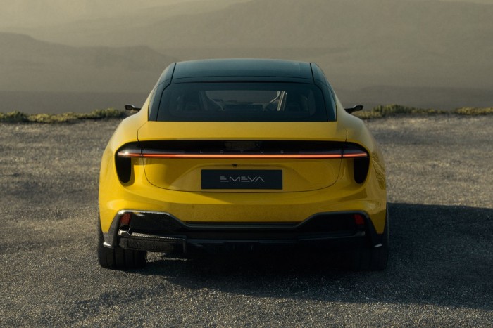 Négyajtós, összkerékhajtású  sportautót mutatott be a Lotus 6