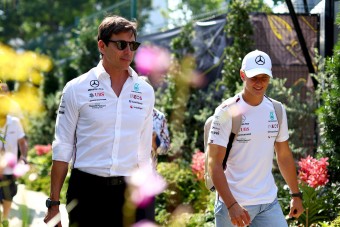 Ragaszkodnak az F1-ben Schumacherhez