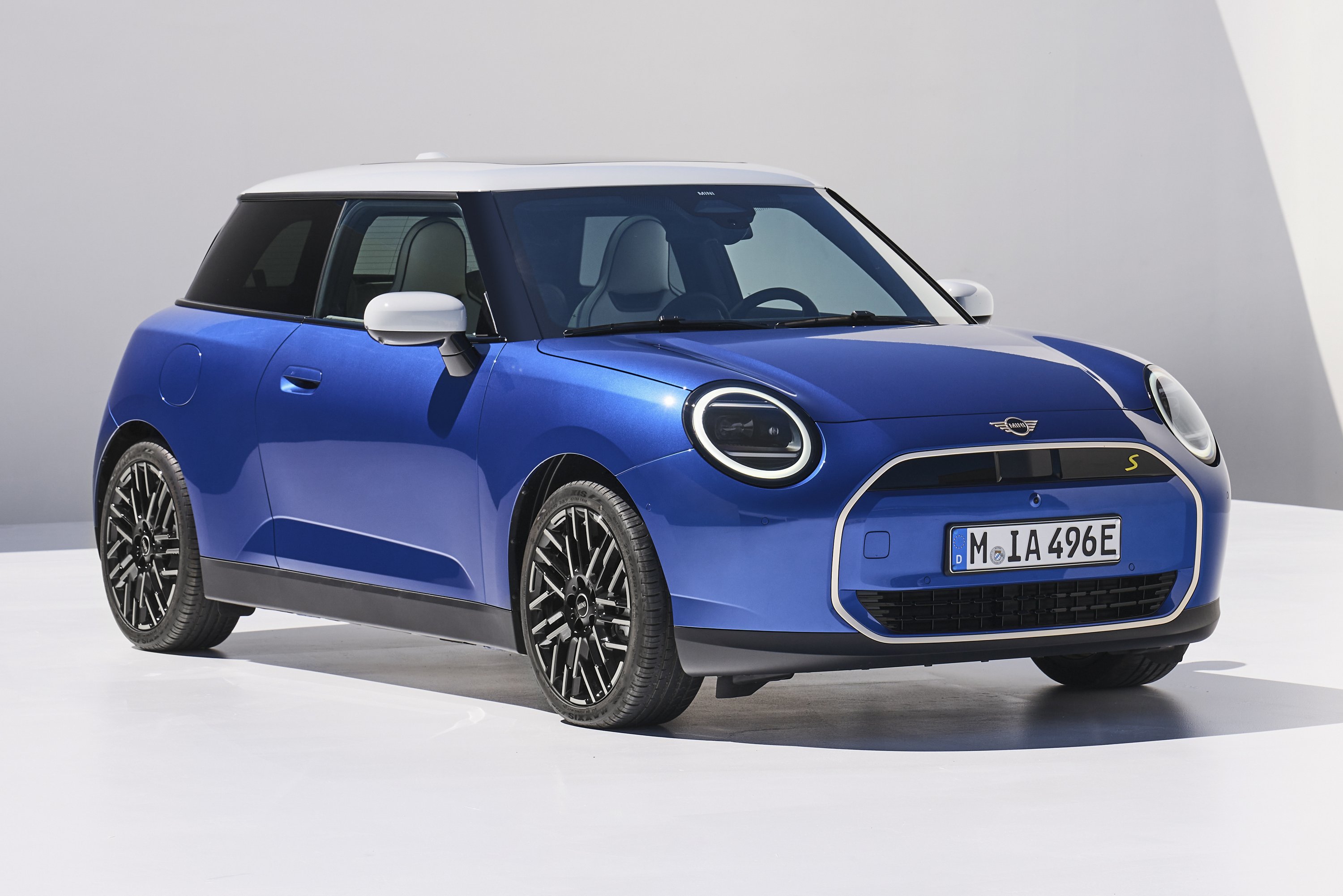 Egy lépést előre, egyet hátra tesz a Mini Cooper 4