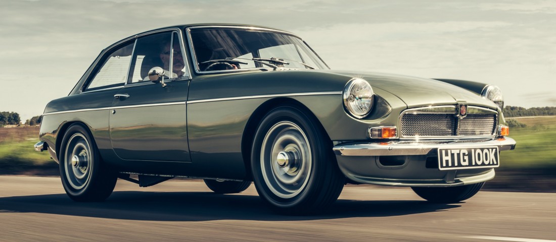 Veterán sportautó villanymotorral és kézi váltóval!