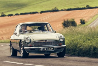 Veterán sportautó villanymotorral és kézi váltóval!