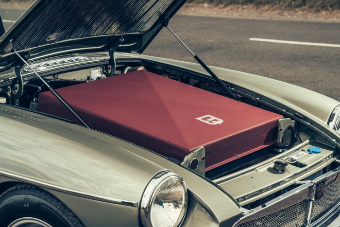 Veterán sportautó villanymotorral és kézi váltóval! 8