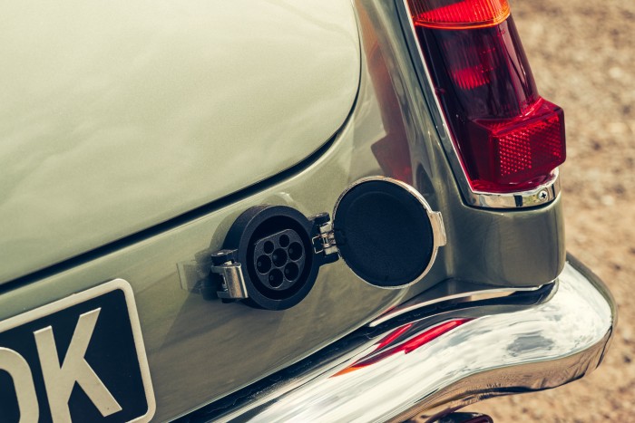 Veterán sportautó villanymotorral és kézi váltóval! 6