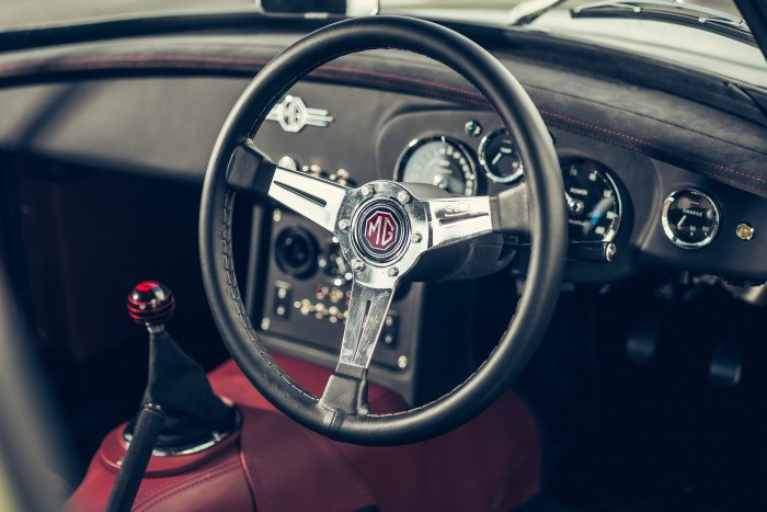 Veterán sportautó villanymotorral és kézi váltóval! 7