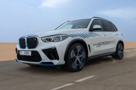 Pokoli forrósággal küzd a legmodernebb BMW 13