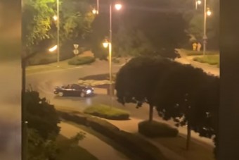 Szétdriftelt egy paksi körforgalmat, feladta magát a rendőrségen