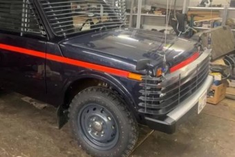 Sorozatsztár, páncélozott Niva készült tiszteletből