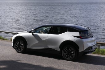 Négy másodperc alatt van százon a kínai családi autó