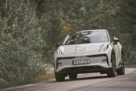 Bizarr formavilágú elektromos SUV kopogtat Európában 69