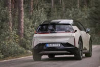 Bizarr formavilágú elektromos SUV kopogtat Európában 70