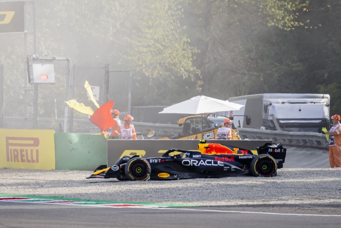 F1: Verstappent megbüntették, Perez a baleset után is elégedett