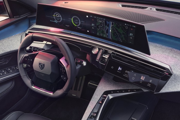 Csak áram hajtja a Peugeot új családi SUV-ját 9