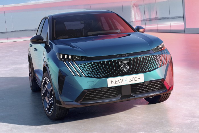 Csak áram hajtja a Peugeot új családi SUV-ját 6