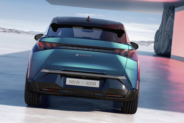 Csak áram hajtja a Peugeot új családi SUV-ját 12