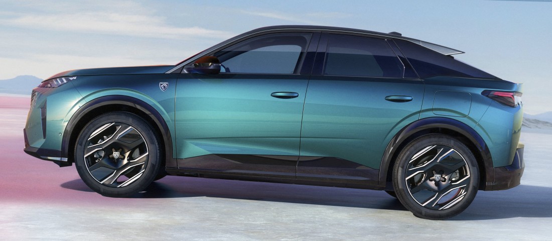 Csak áram hajtja a Peugeot új családi SUV-ját