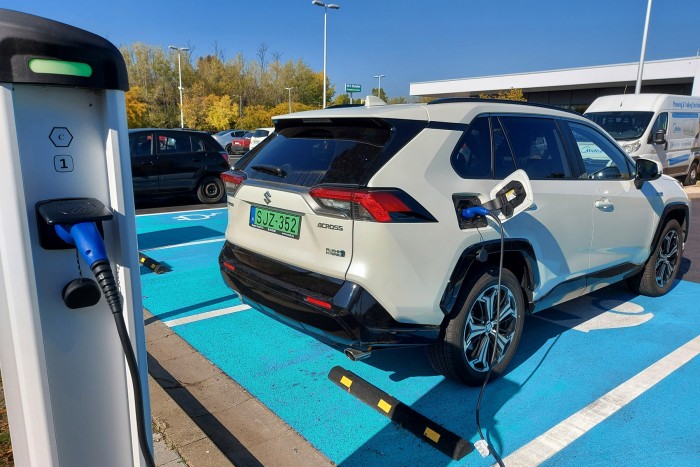 Hivatalos, tényleg átalakul a zöld rendszám