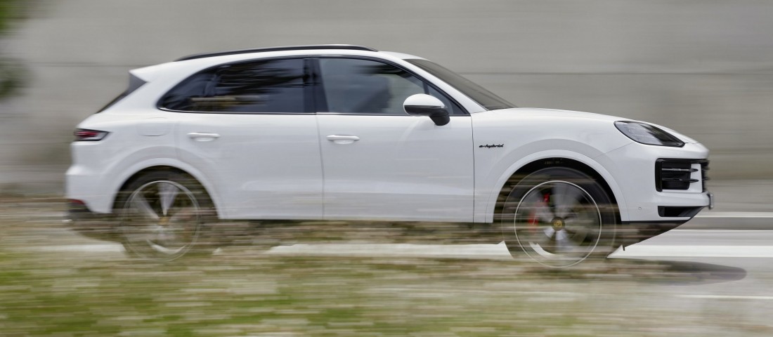 520 lóerős hibrid Porsche érkezik