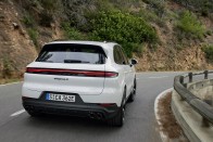 520 lóerős hibrid Porsche érkezik 2