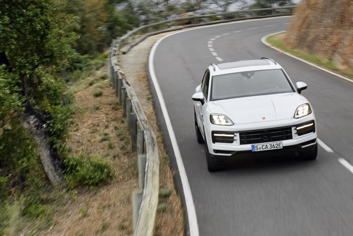 520 lóerős hibrid Porsche érkezik 6