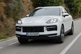 520 lóerős hibrid Porsche érkezik