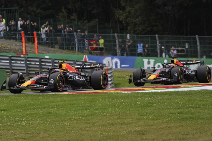 F1: Szabályváltoztatással kéne buktatni a Red Bullt?
