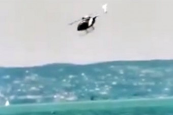 Videón, ahogy a Balatonba zuhant egy rendőrségi helikopter