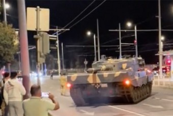 Egy igazi tank miatt állt le a forgalom Budapesten