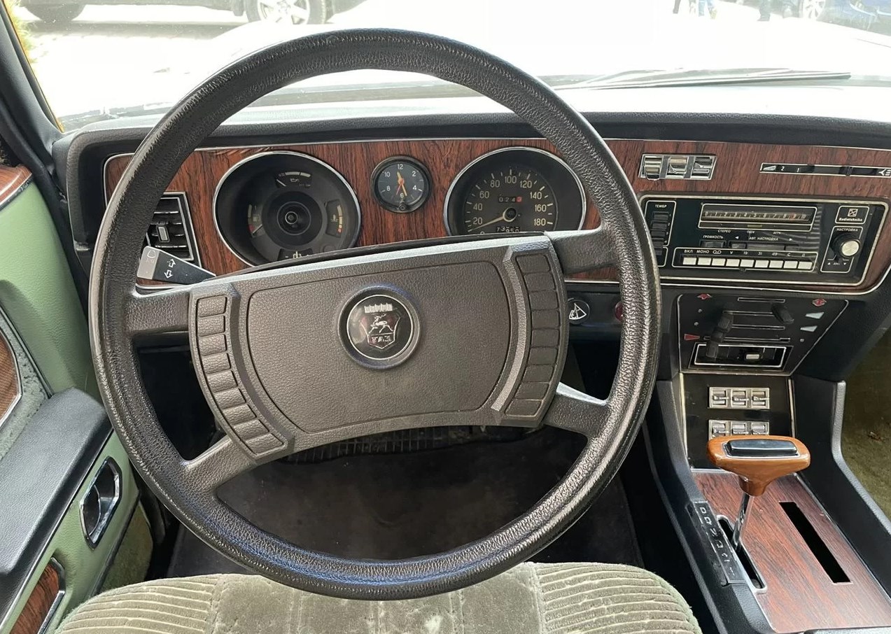 5,5 milliót ér a nyolcvanas évek legkomolyabb szovjet luxusgépe 4