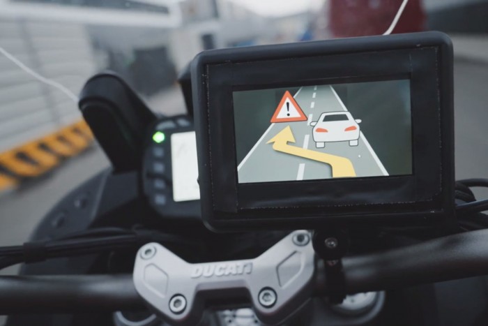 Helyetted is figyel a motorosokra ez a technológia 7