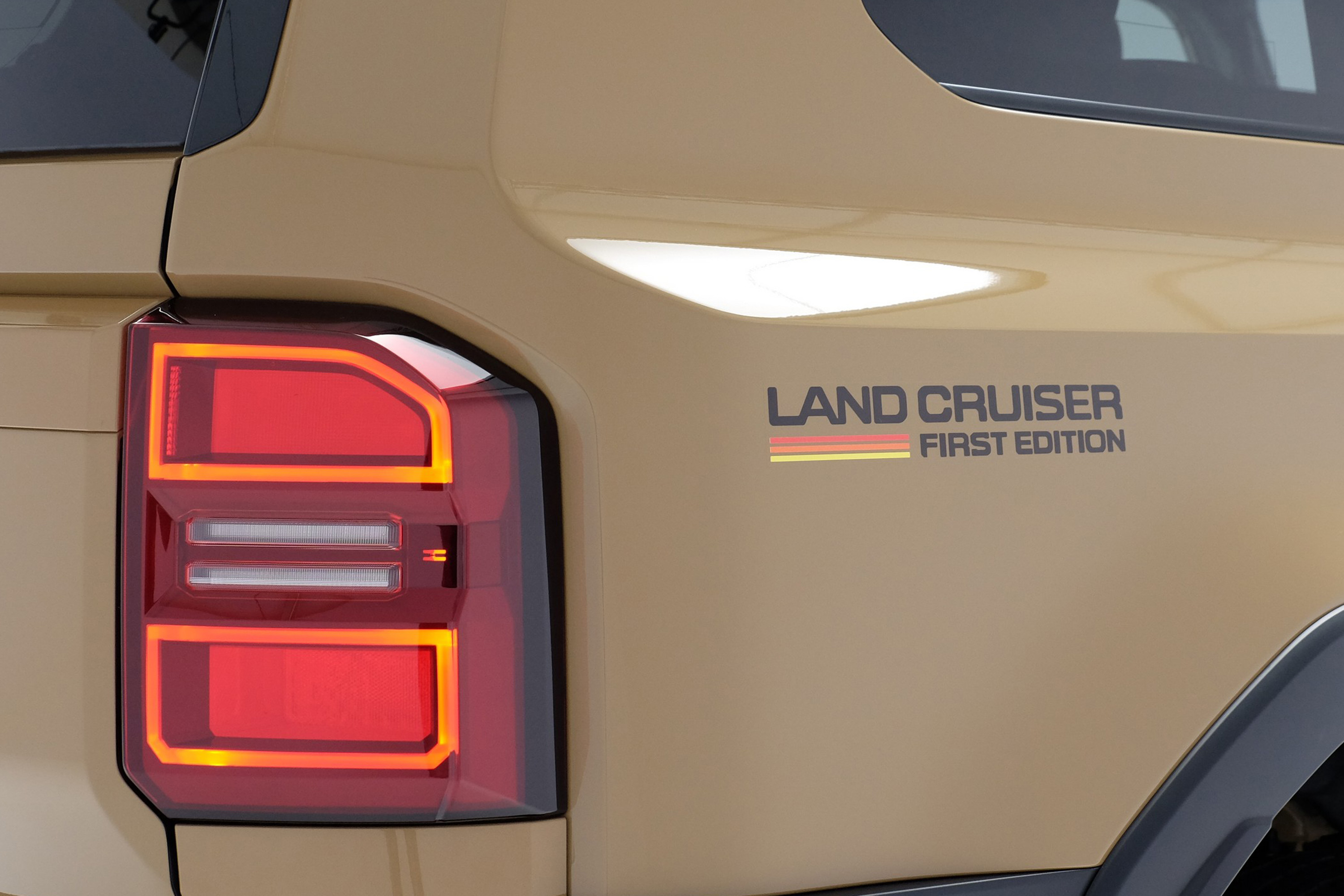 Múltidéző formával jön a legfrissebb Land Cruiser 15