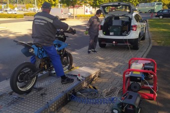 Így ellenőrzik a magyar rendőrök, hogy tényleg robogó-e a robogó