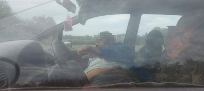 Szunyókáló férfit találtak egy tréleren szállított kocsiban az M6-oson 1