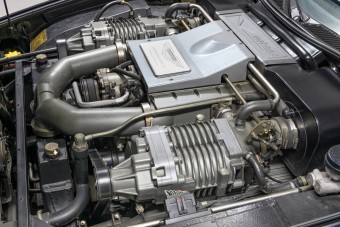 Roncstelepről kukázott Peugeot-alkatrész emelte mennybe a legdurvább Aston Martint