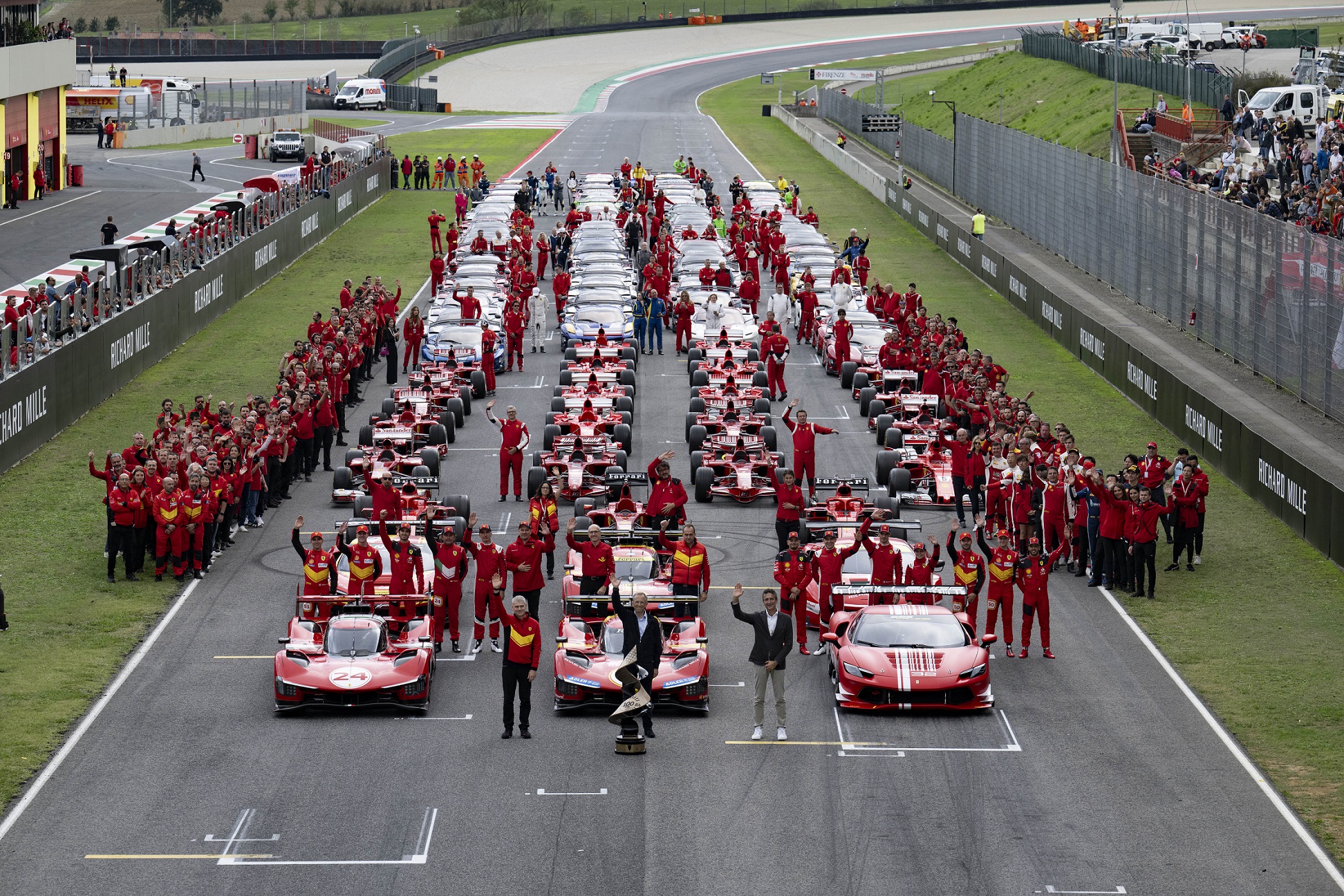 Elsők között kapnak a magyarok a legújabb Ferrarikból 76