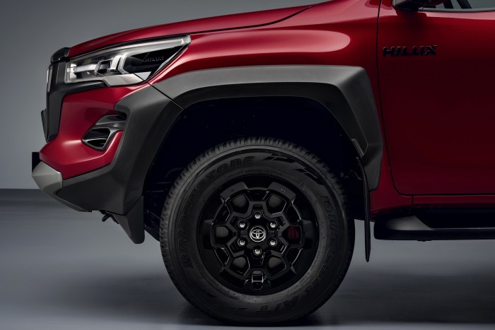 Sportosabb, de a terepet is jobban bírja a frissített Toyota 7