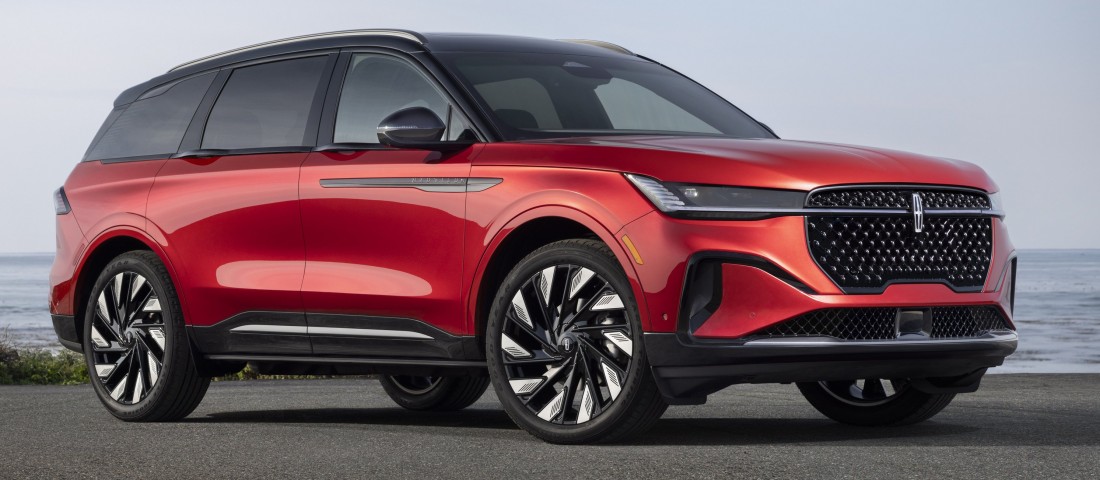 Pszichedelikus élményszoba, amely mellesleg autó is