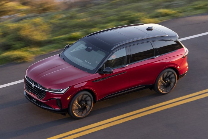 Pszichedelikus élményszoba, amely mellesleg autó is 10