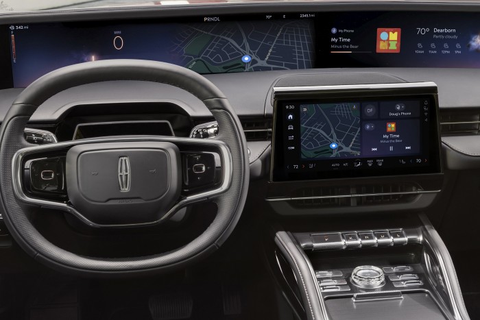 Pszichedelikus élményszoba, amely mellesleg autó is 9