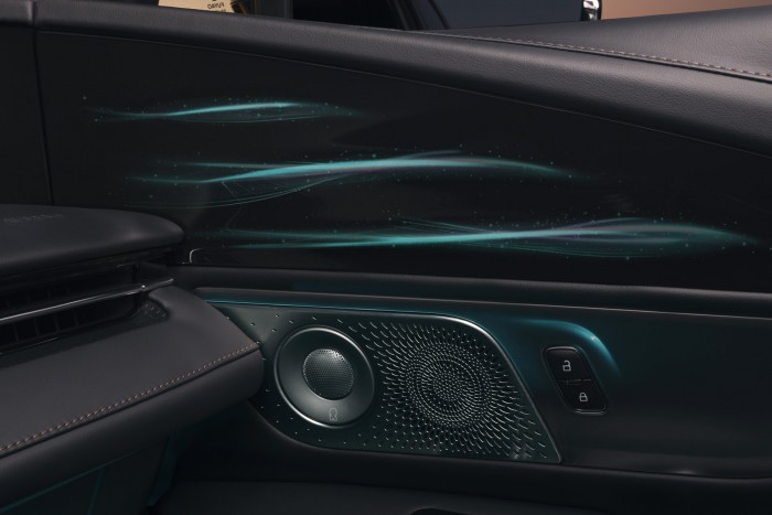 Pszichedelikus élményszoba, amely mellesleg autó is 8