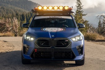 Valódi terepjárót faragtak ebből a BMW-ből