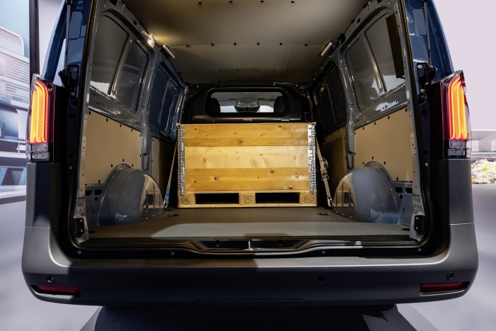 Itt vannak a Mercedes friss luxusbuszai 11 | Vezess Itt vannak a Mercedes friss luxusbuszai 11