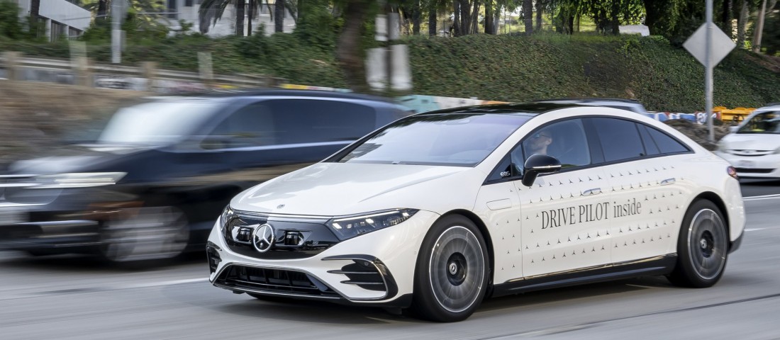 Mostantól vezetés közben is nézhetsz filmet